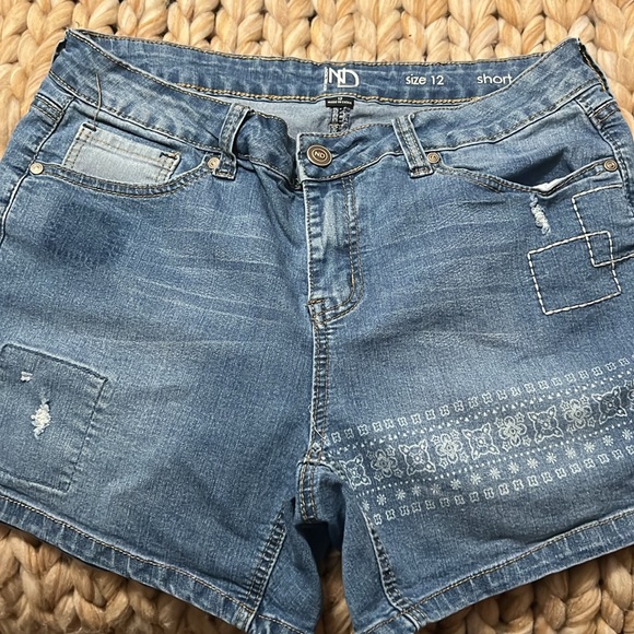 2 for price of one pair .Denim shorts. Price is for both pair together. - Picture 4 of 5